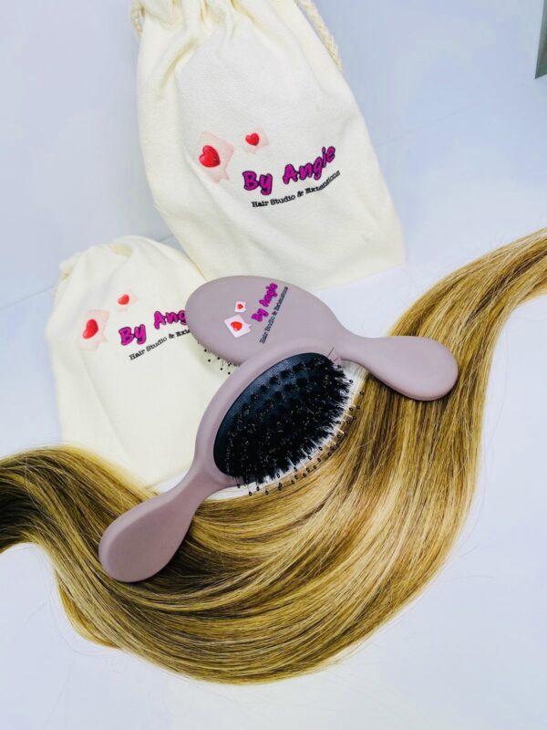 BRUSH  HAIR